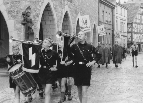 Korbacher Hitlerjugend ruft zur Altstoffsammlung auf, 1941
